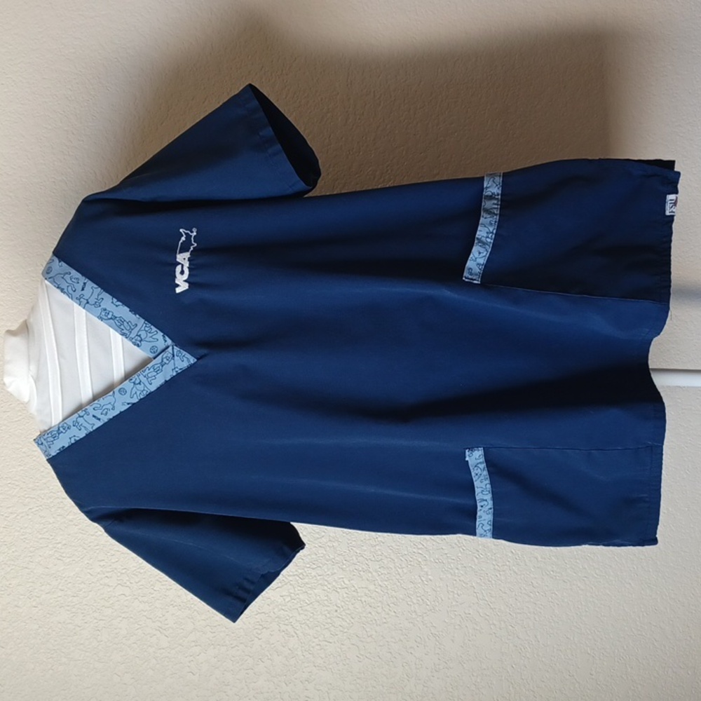 3/$25 SALE VCA Veterinary Scrub Top, Navy Blue with Dog Print Unisex Size Large